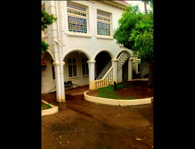 900M² BUSINESS CENTRE FOR SALE IN ESSENWOOD